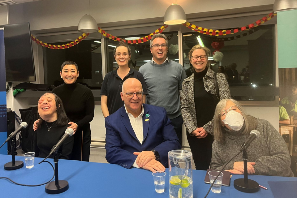 Photo des panélistes, organisateurs et partenaires: 1ère rangée (au bas), de gauche à droite: Natalina Martiniello, Paul-C. Bérubé, Yolanda Munoz - 2ème rangée, de gauche à droite: Muriel Mac-Seing, Emmanuelle Lajoie (H.I. Canada), Maximilien Debia (ESPUM)